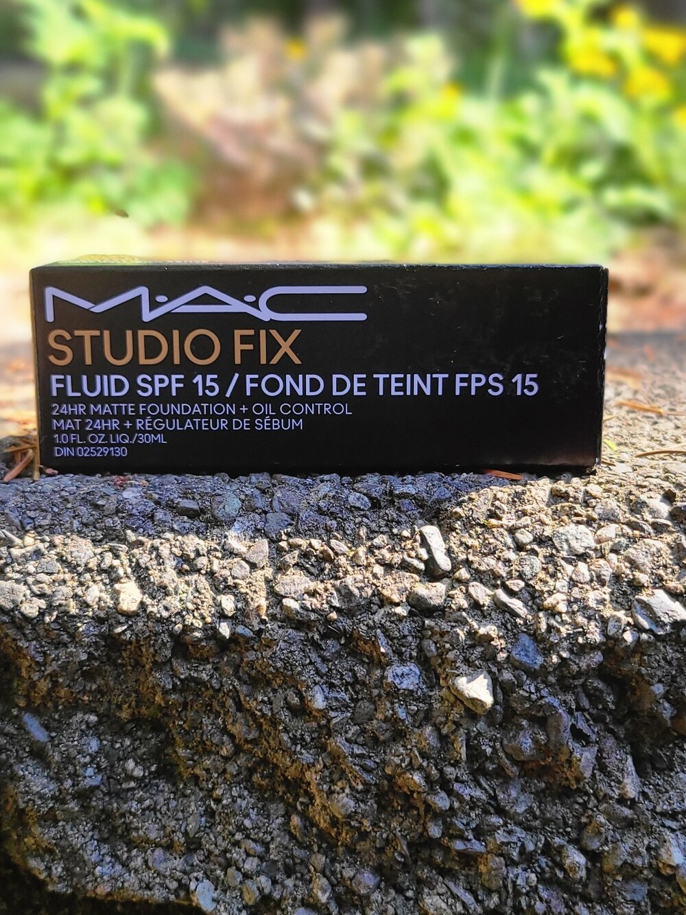 MAC Studio Fix Fluid SPF 15 Foundation – NC40